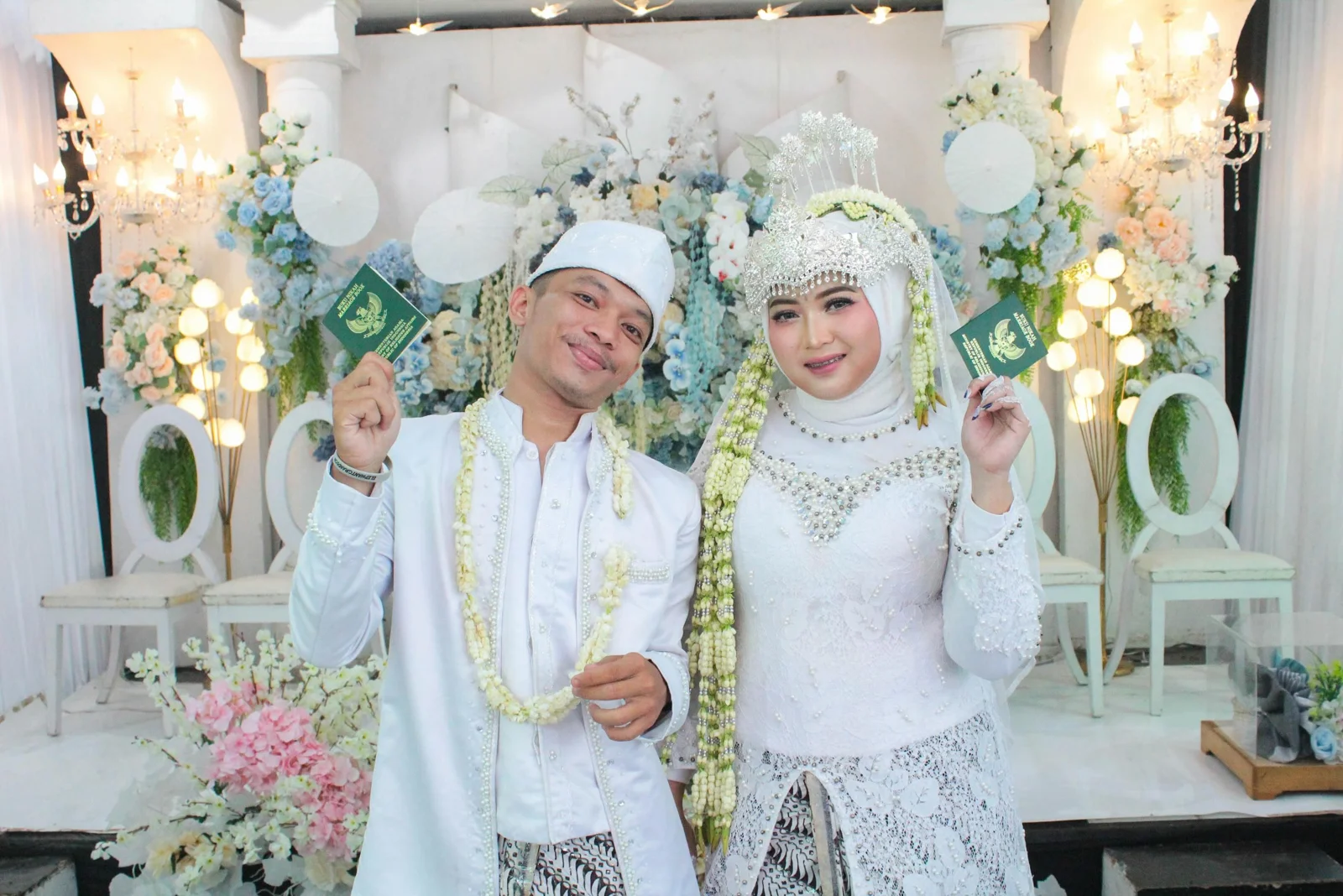 Diva dan David di hari pernikahan, didampingi Satu Detik